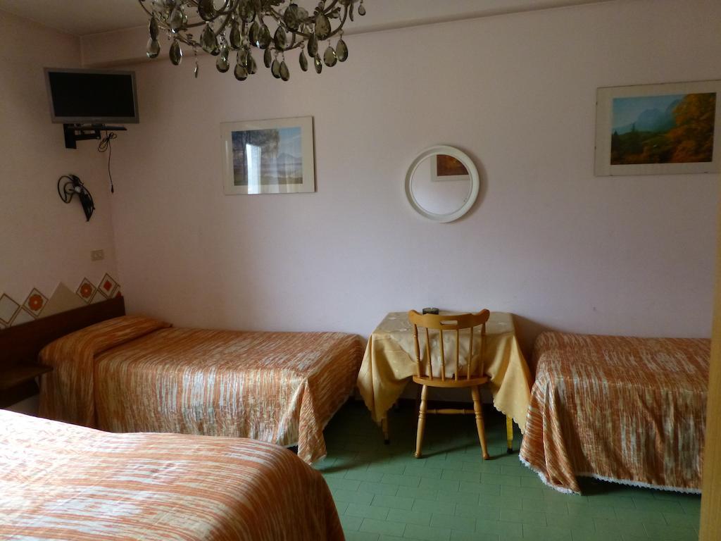 Hotel Beau Sejour Giampietro Andrea Sarre Pokoj fotografie