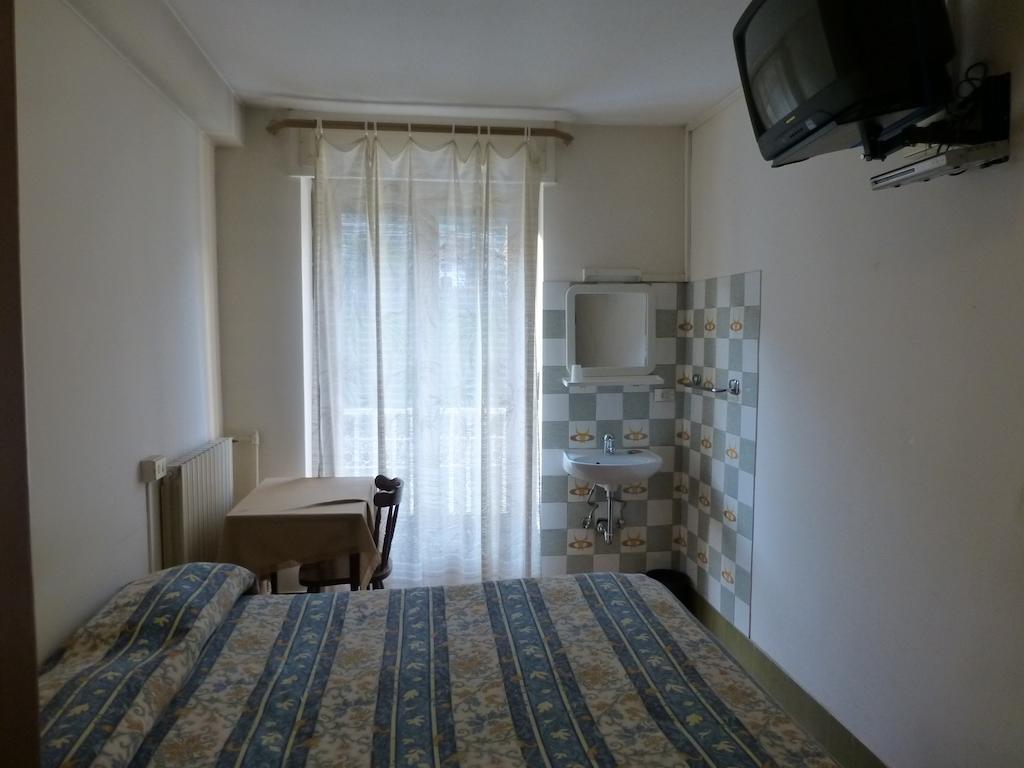Hotel Beau Sejour Giampietro Andrea Sarre Pokoj fotografie
