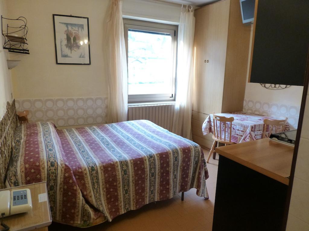Hotel Beau Sejour Giampietro Andrea Sarre Pokoj fotografie